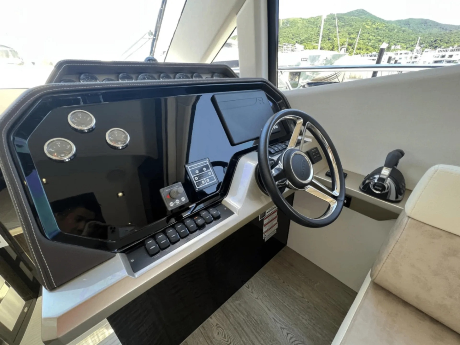 图48_第26页_yachts_JEEteRKqbZM7ud7n1iqfTjbAymn2_pdfs_C4zNOwe6y8I1sn5IJMJc_zh-HK_Galeon_500_FLY_2019_53ft.jpg