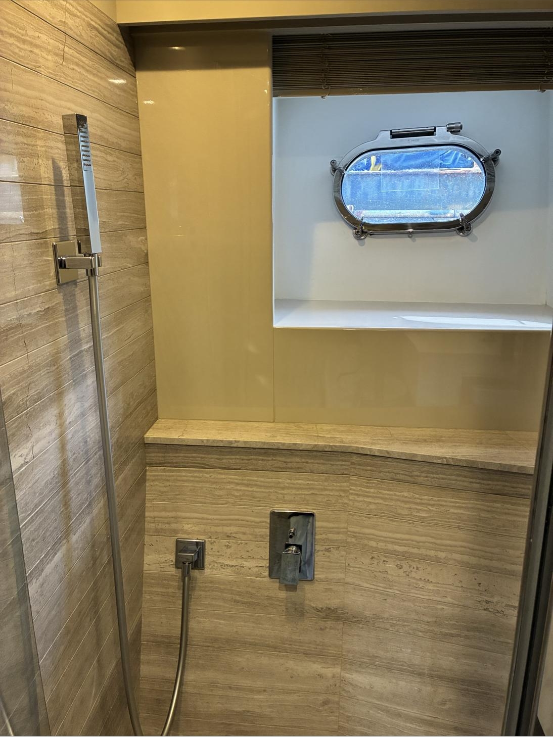 图10_第6页_2014 Custom Line Navetta 33(4).jpg