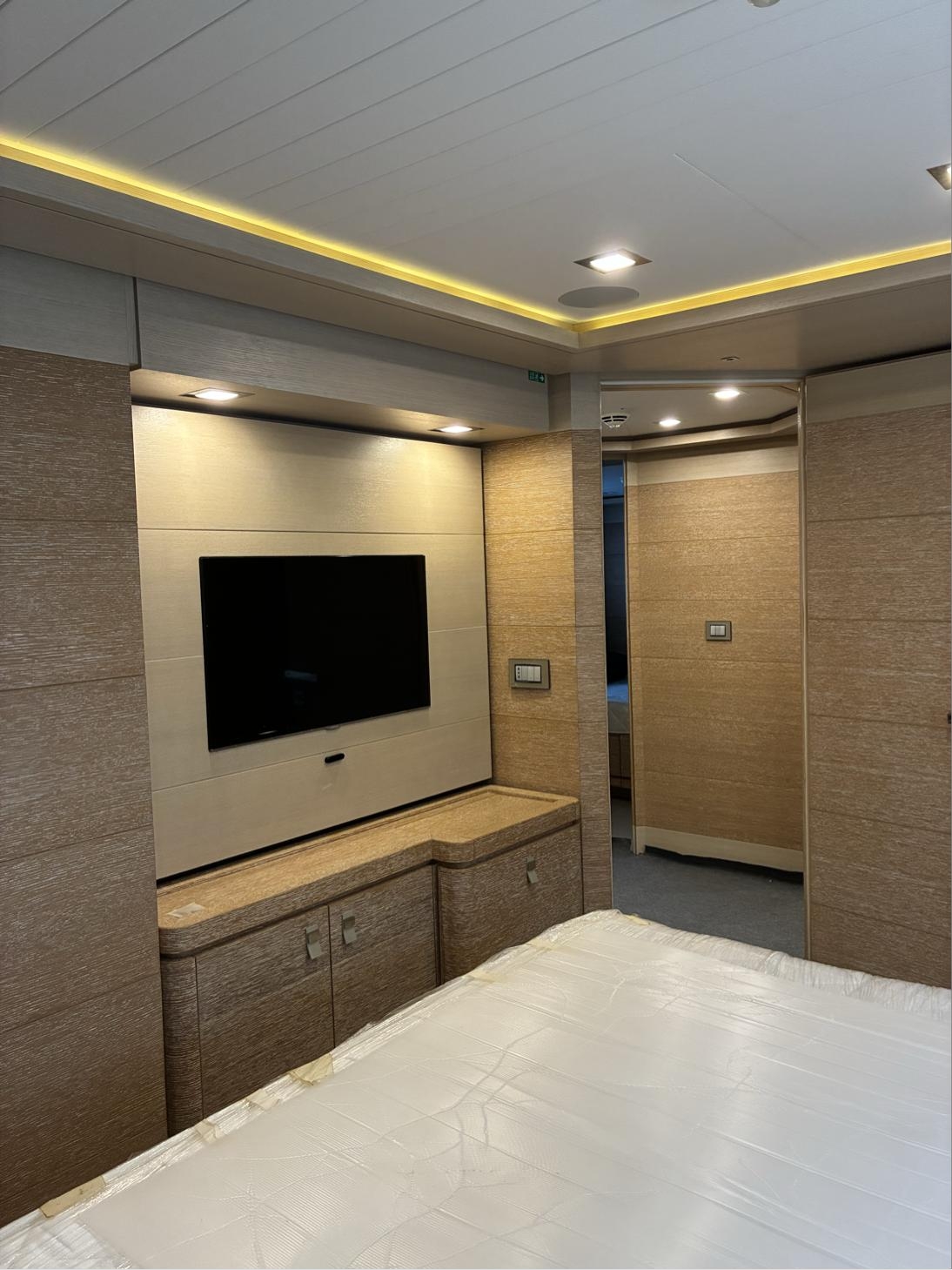 图13_第7页_2014 Custom Line Navetta 33(4).jpg